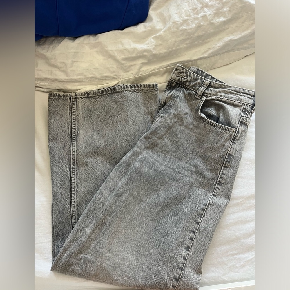 H&M woman’s grey jeans